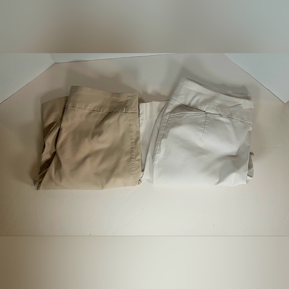 Size 16 Women's Tan and White Shorts